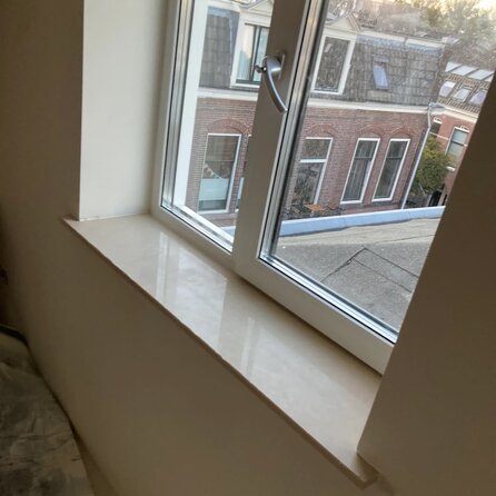 Fensterbank innen - Marmorkomposit poliert - Crema Marfil Optik - 2 cm stark - Innenfensterbänke (Fenstersims) Kunststein / Komposit - Agglo Marmor / Gussmarmor - Nach Maß