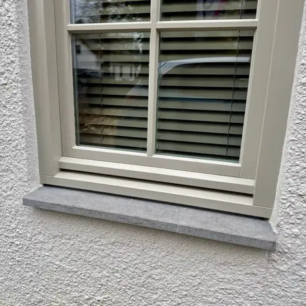 Fensterbank außen - mit SCHRÄGUNG - Belgischer Blaustein - grob geschliffen - 6 cm stark - Tropfkante Außenfensterbänke (Sohlbank) - Naturstein - Nach Maß Fensterbank außen - mit SCHRÄGUNG - Belgischer Blaustein - grob geschliffen - 6 cm stark - Tropfkante Außenfensterbänke (Sohlbank) - Naturstein - Nach Maß