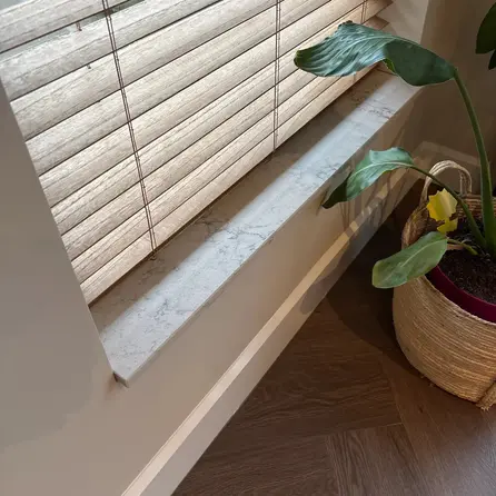 Fensterbank innen - Quarz-Komposit poliert - Marmor Optik Weiß - 2 cm stark - Innenfensterbänke (Fenstersims) Kunststein / Komposit - Quartskomposit / Quarzverbund - Nach Maß