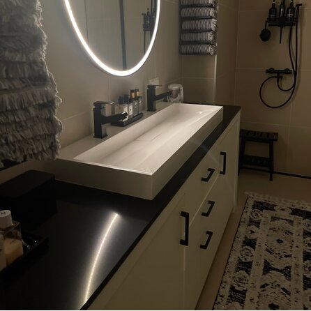 Waschtischplatte - Quarz-Komposit poliert - Schwarz - 2 cm stark - Kunststein Platte für Aufsatzwaschbecken - Quarz Komposit / Verbund - Nach Maß