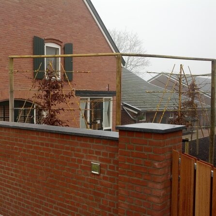 Paaldeksel vlak blauwe steen - Licht gezoet arduin - 5 cm dik - OP MAAT - Paalkap / Paalmuts (buiten) met waterhol - Belgisch hardsteen (blauw steen / blauwsteen)