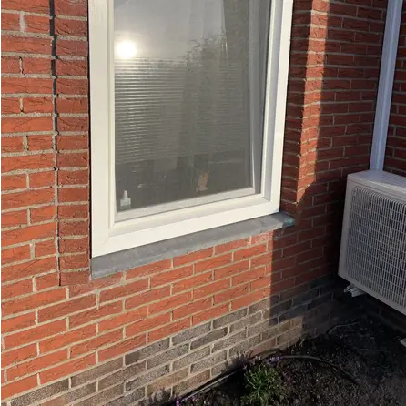 Raamdorpel vlak blauwe steen - Geschuurd arduin - 3 cm dik - OP MAAT - Waterkering / dorpel raam met  waterhol - raamtablet / vensterbank buiten - Belgisch hardsteen (blauwsteen)