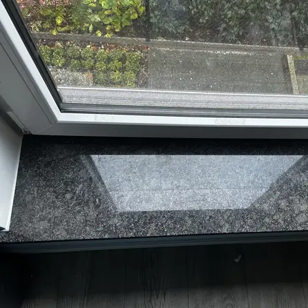 Vensterbank steel grey graniet - Gepolijst - 2 cm dik - OP MAAT - Venstertablet / raamtablet grijs graniet