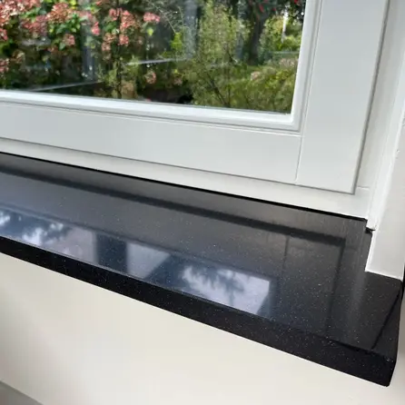 Vensterbank kwartscomposiet - Zwart spikkel - Gepolijst - 2 cm dik - OP MAAT - Zwarte venstertablet quarts / quartz composiet - subtiele natuursteen look met spikkels