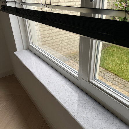 Vensterbank marmercomposiet - Terrazzo wit - Gepolijst - 2 cm dik - OP MAAT - Venstertablet / raamtablet marmer composiet Vensterbank marmercomposiet - Terrazzo wit - Gepolijst - 2 cm dik - OP MAAT - Venstertablet / raamtablet marmer composiet