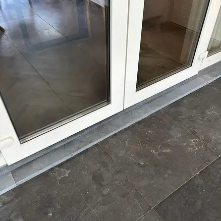 Buitendorpel vlak blauwe steen - Geschuurd arduin - 4 cm dik - OP MAAT - Waterkering / dorpel buitendeur - tuindeur - terrasdeur - voordeur - garagedeur - Belgisch hardsteen (blauw steen / blauwsteen) Buitendorpel vlak blauwe steen - Geschuurd arduin - 4 cm dik - OP MAAT - Waterkering / dorpel buitendeur - tuindeur - terrasdeur - voordeur - garagedeur - Belgisch hardsteen (blauw steen / blauwsteen)