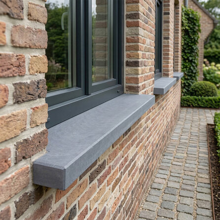 Raamdorpel vlak blauwe steen - Geschuurd arduin - 4 cm dik - OP MAAT - Waterkering / dorpel raam met  waterhol - raamtablet / vensterbank buiten - Belgisch hardsteen (blauwsteen)