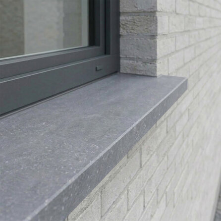 Raamdorpel vlak blauwe steen - Licht gezoet arduin - 2 cm dik - OP MAAT - Waterkering / dorpel raam met  waterhol - raamtablet / vensterbank buiten - Belgisch hardsteen (blauwsteen)