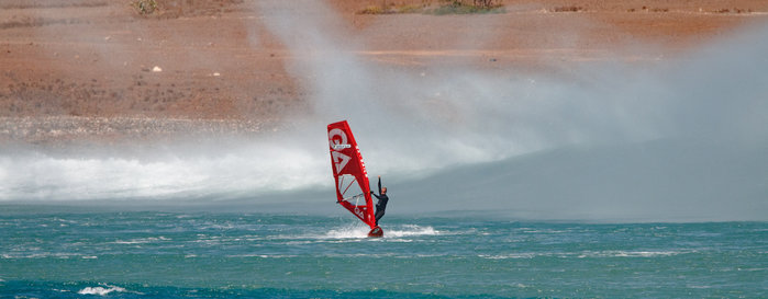 Niente male per un windsurfista del lago!