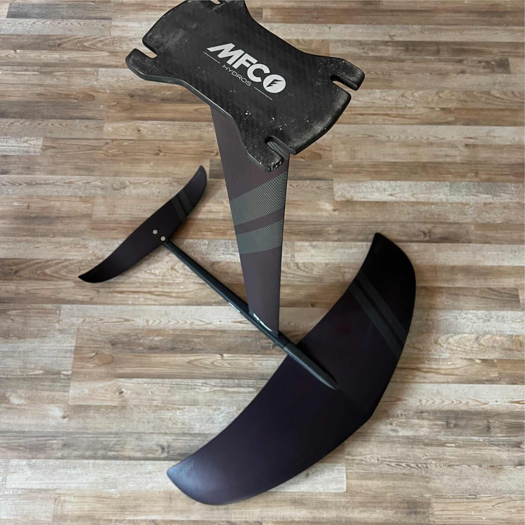 MFC MFC Hydros 1600 Pack Mast 92