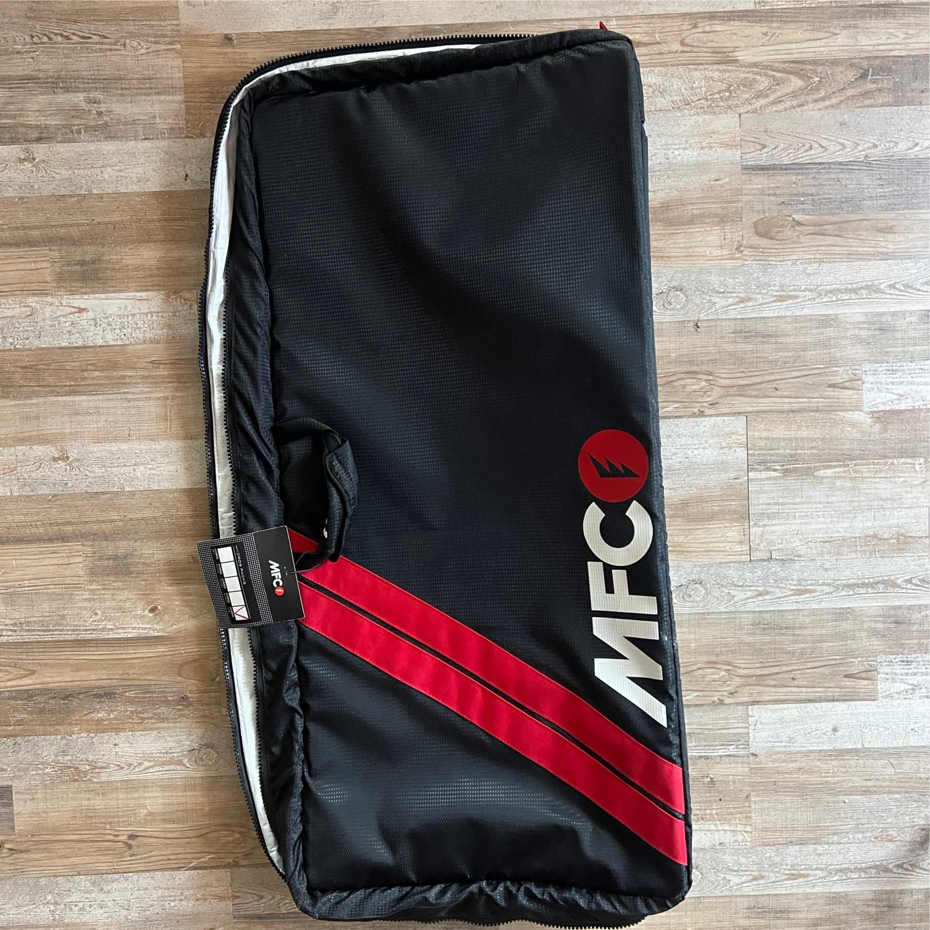 MFC MFC Hydros 1600 Pack Mast 92