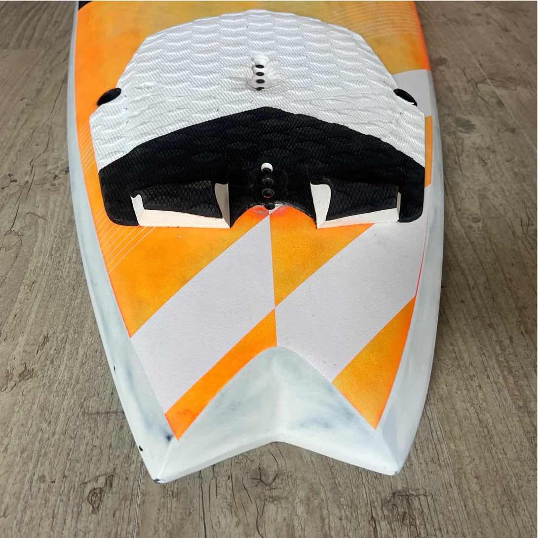 Quatro Quatro Pyramid 77 2017