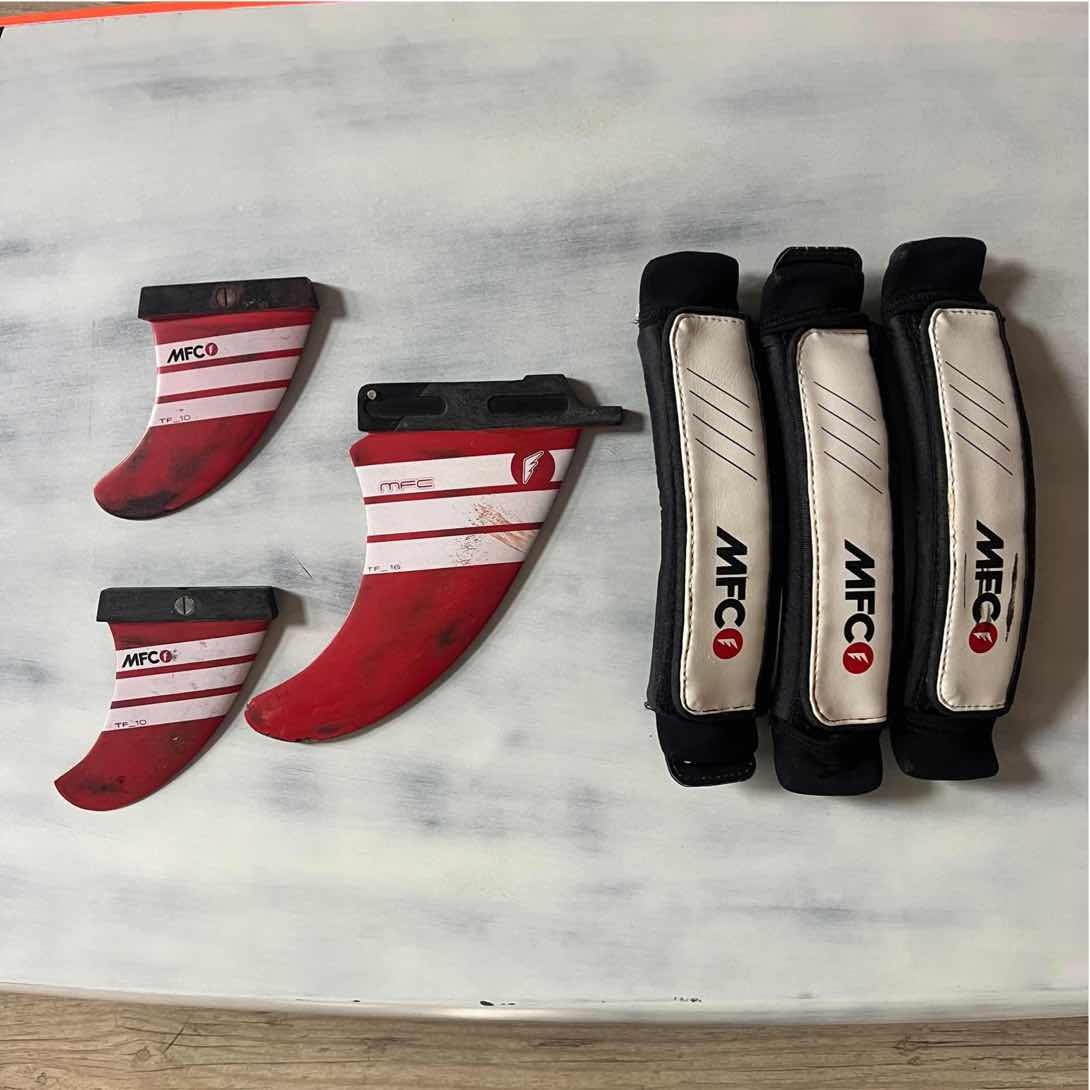 Quatro Quatro Pyramid 77 2017