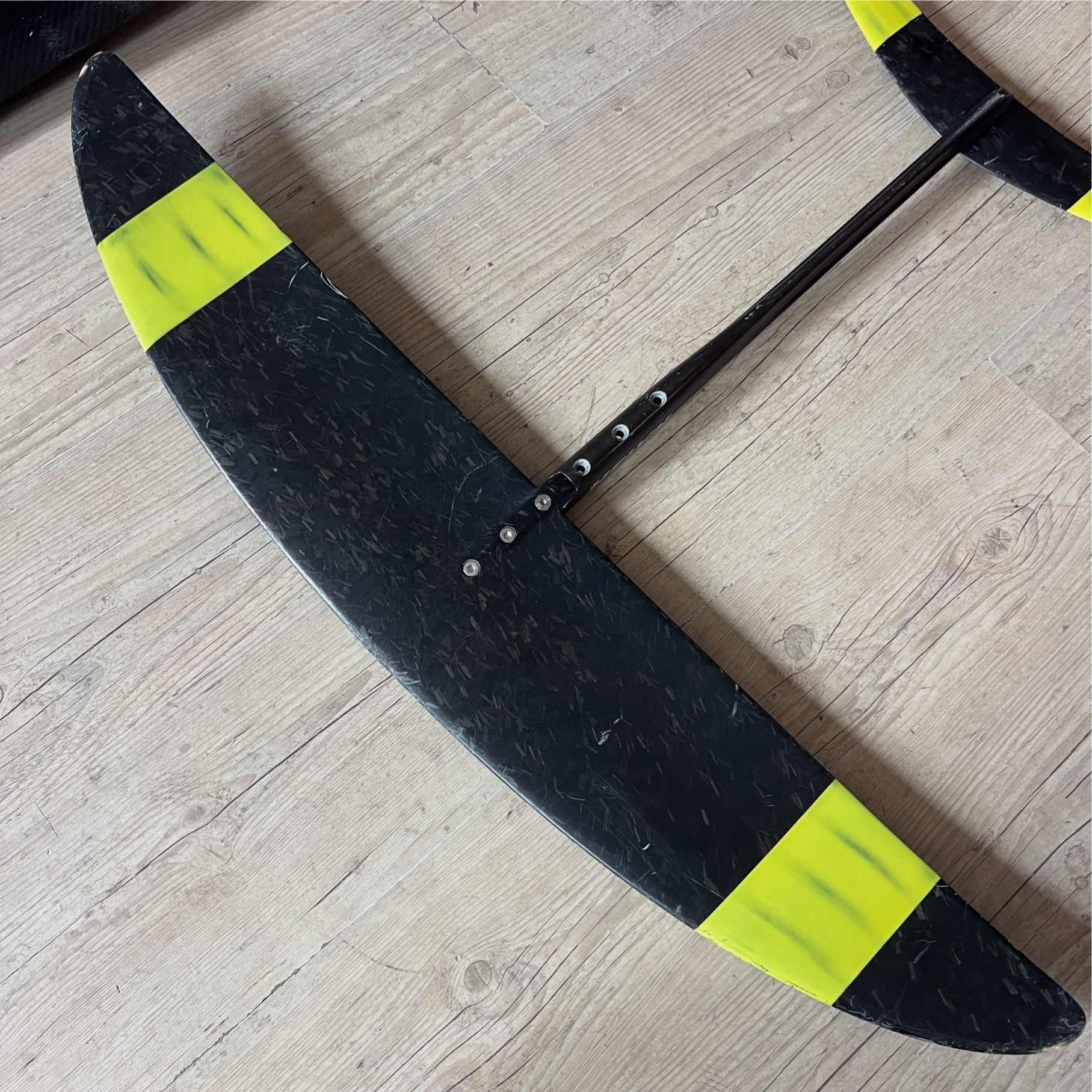 Naish S25 Foil Jet 1240 HA Complete with C35 95 carbon mast