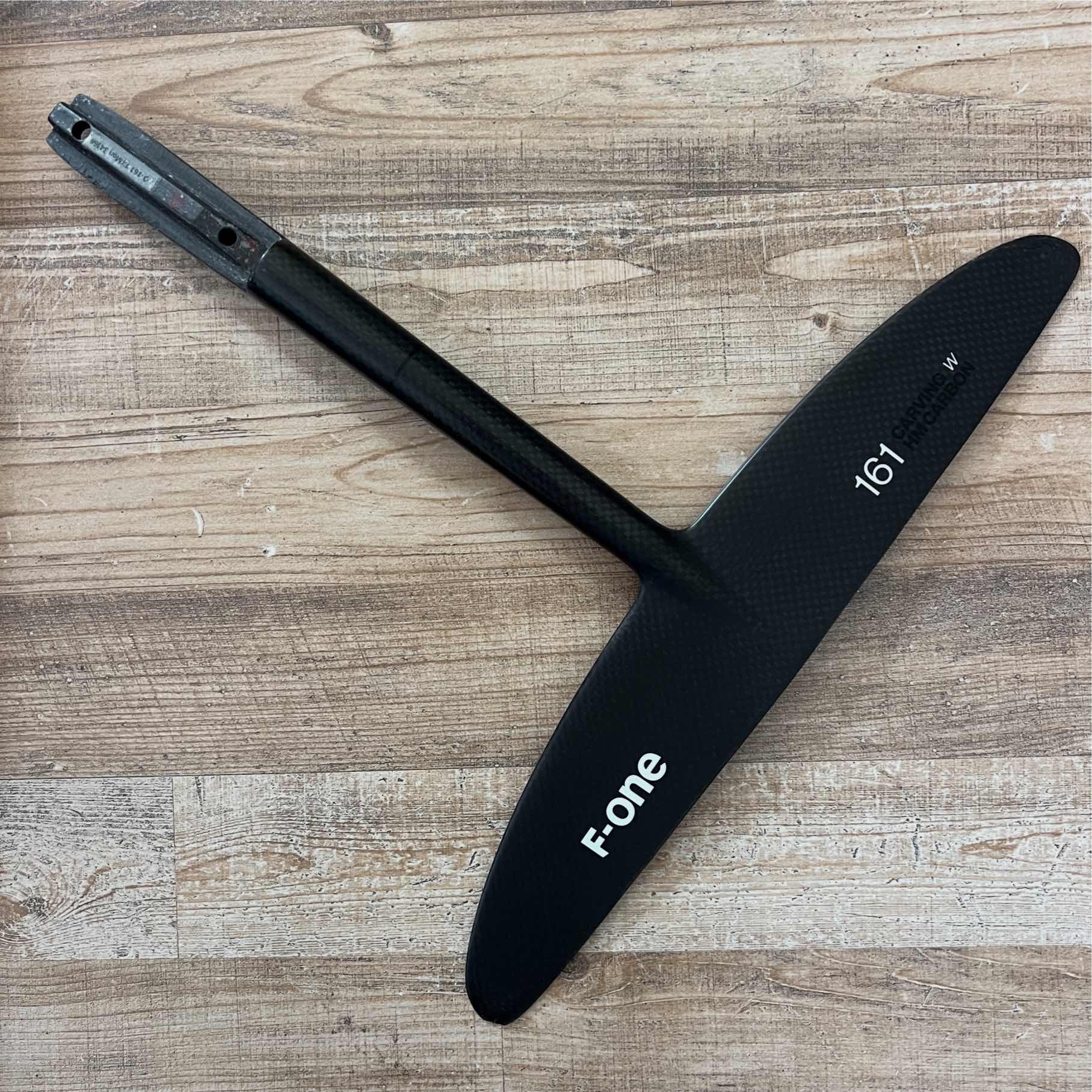 F-One PHANTOM S CARBON 840 + CARVING W  XS 161 + Carbon Mast 16mm 85