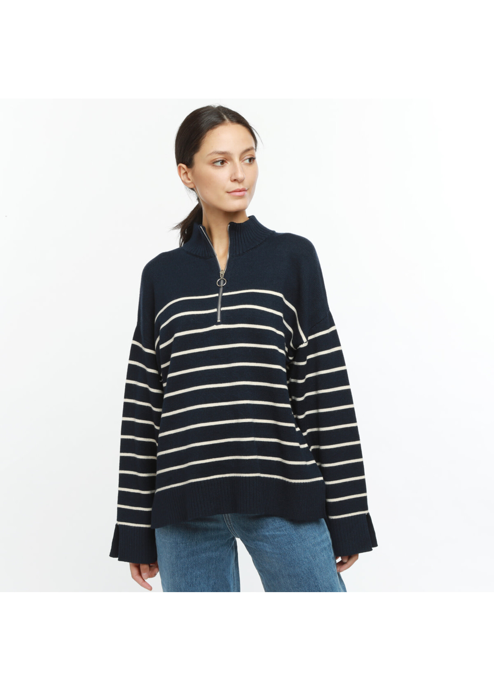 Pull Marine blauw met hoge kraag & rits