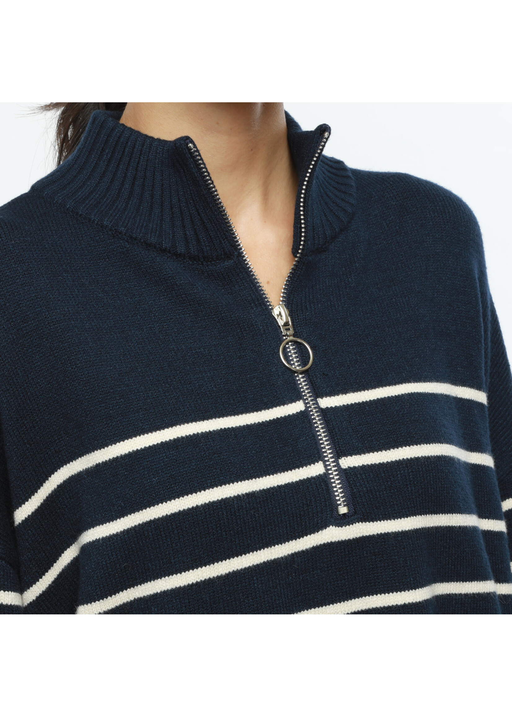 Pull Marine blauw met hoge kraag & rits