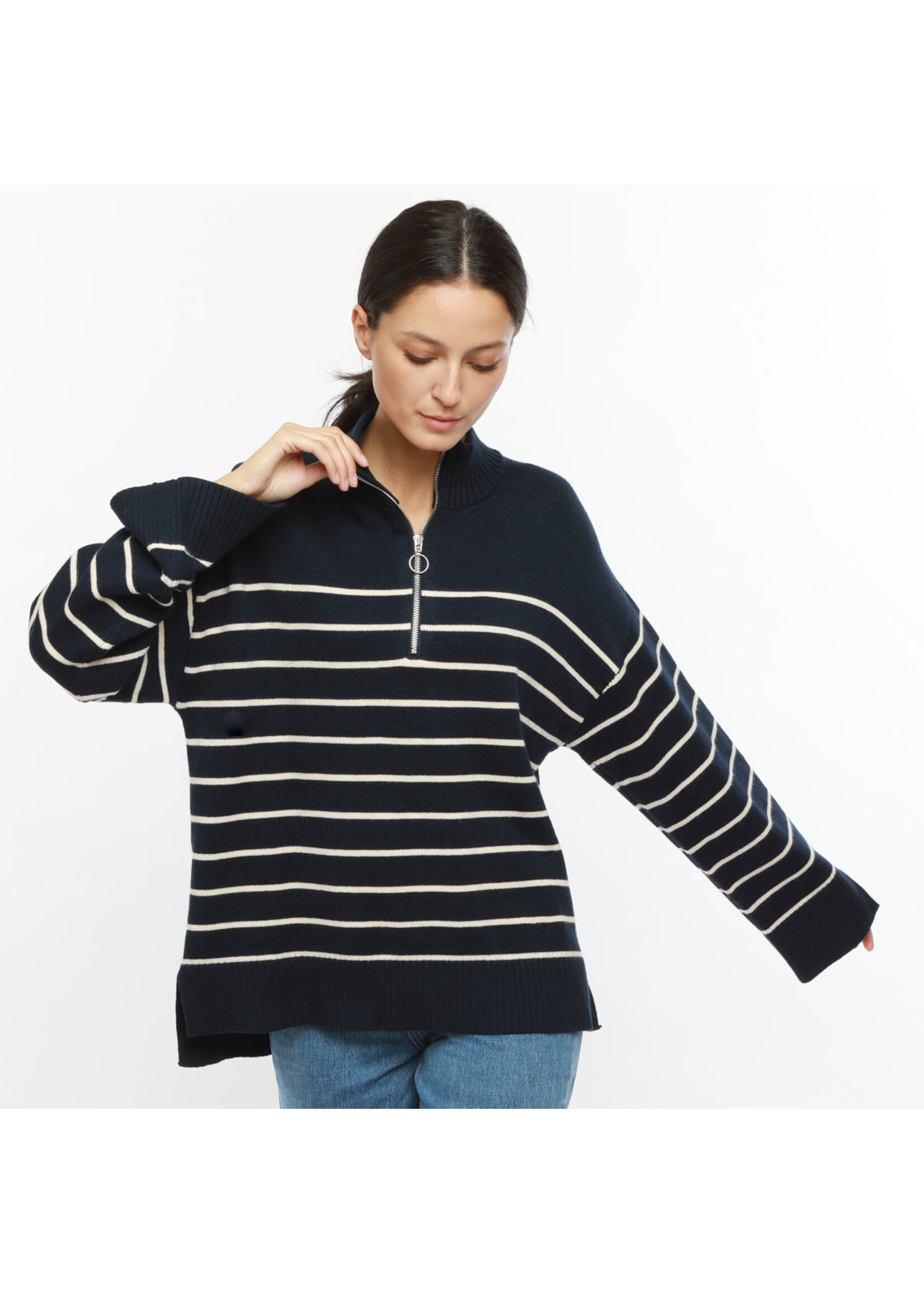Pull Marine blauw met hoge kraag & rits