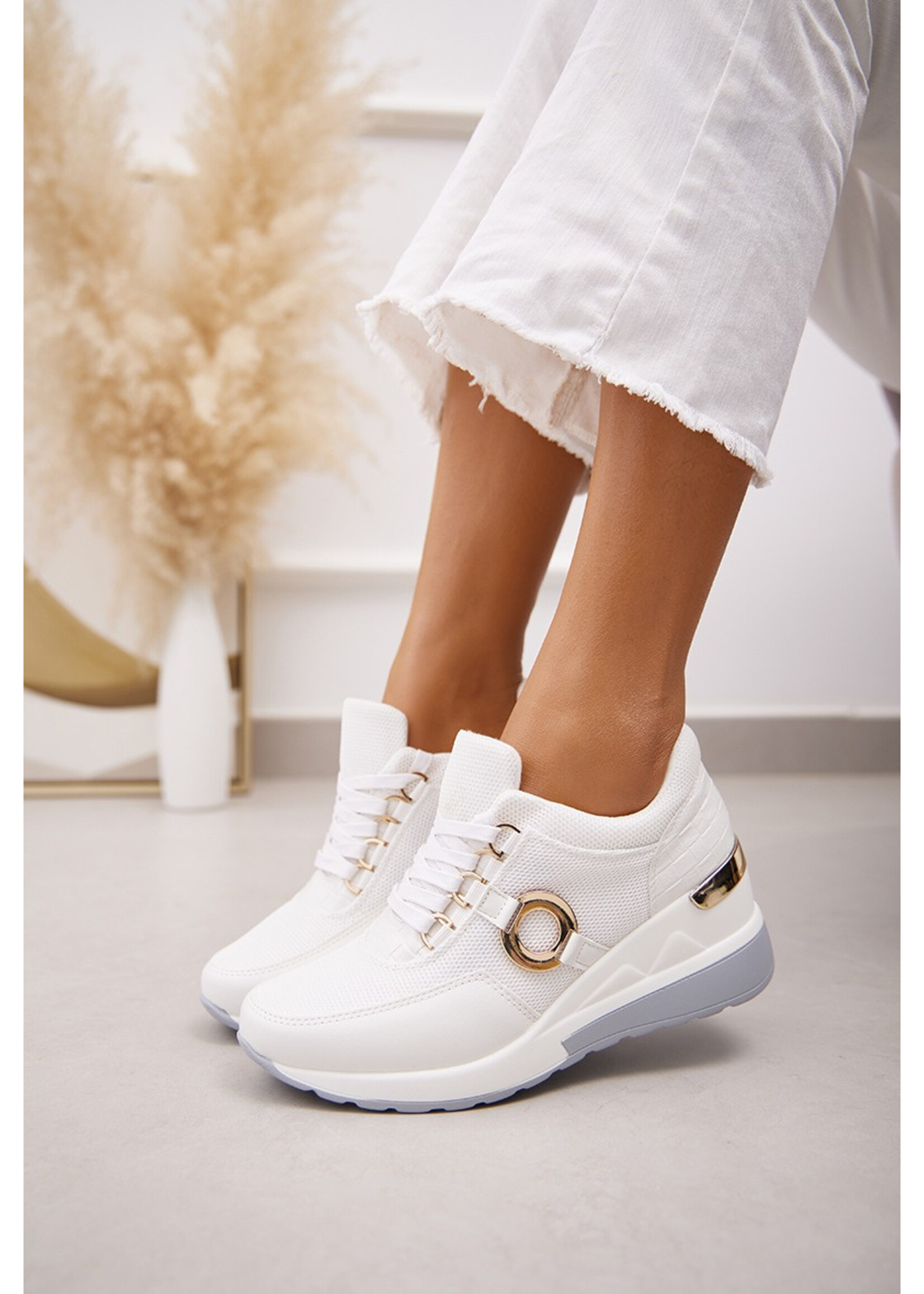 WHITE SNEAKER HEAVEN