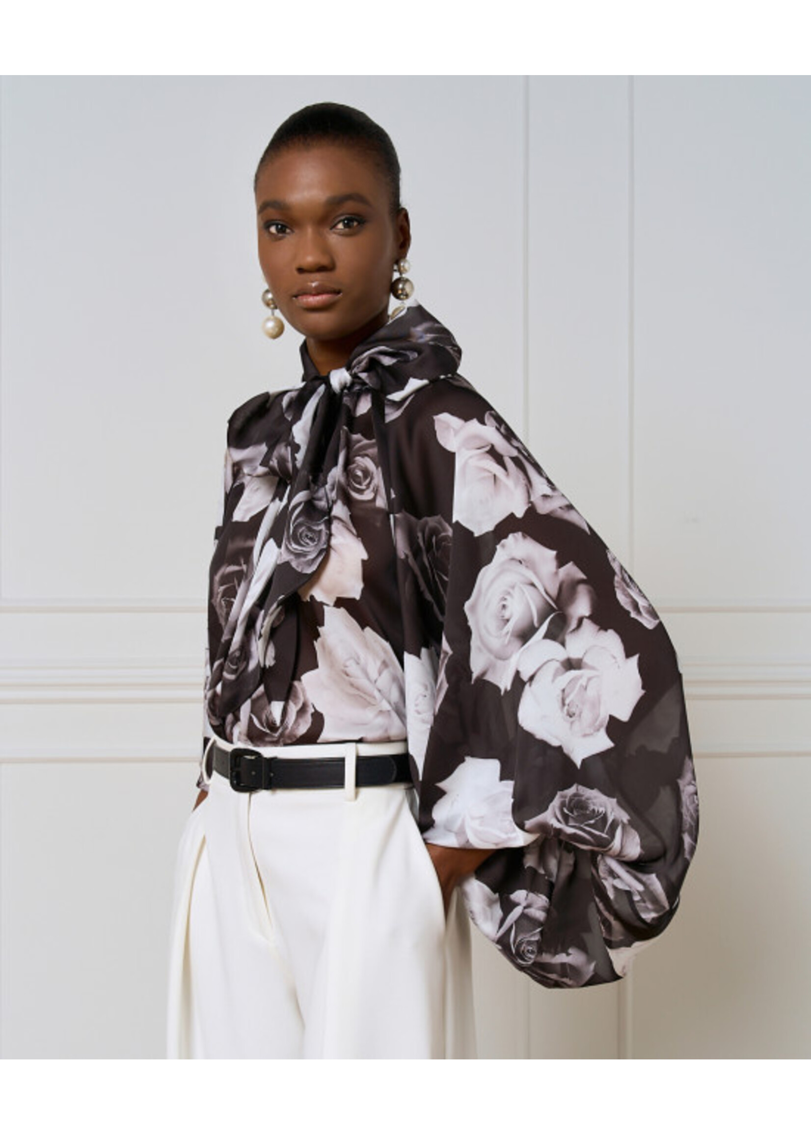 ACCESS ABEE BLOUSE WITH ROSE 5421670009 BLACK WHITE