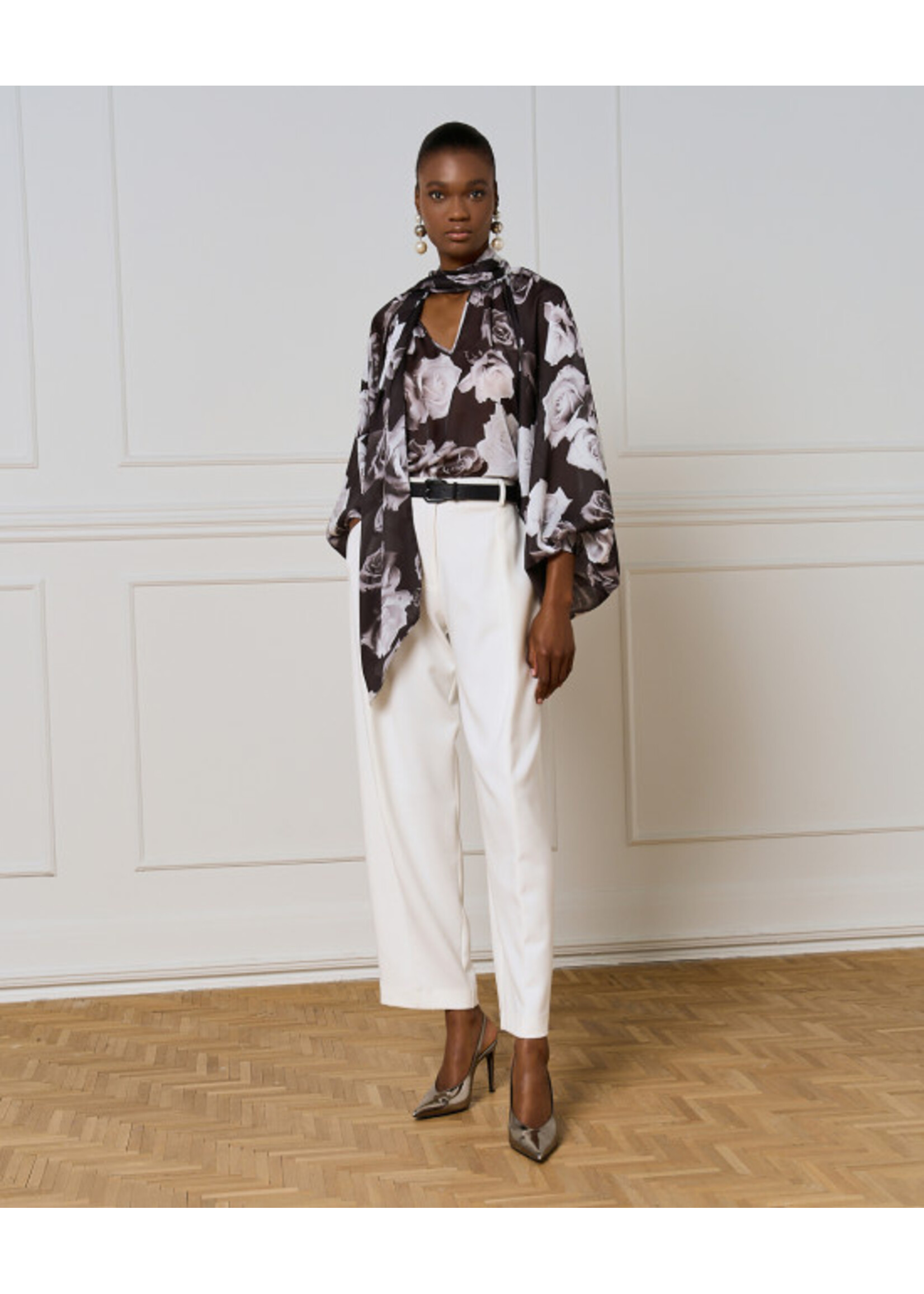 ACCESS ABEE BLOUSE WITH ROSE 5421670009 BLACK WHITE