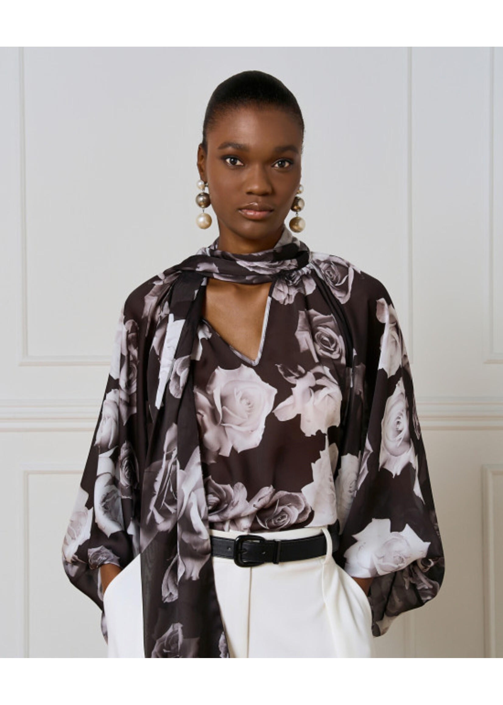 ACCESS ABEE BLOUSE WITH ROSE 5421670009 BLACK WHITE