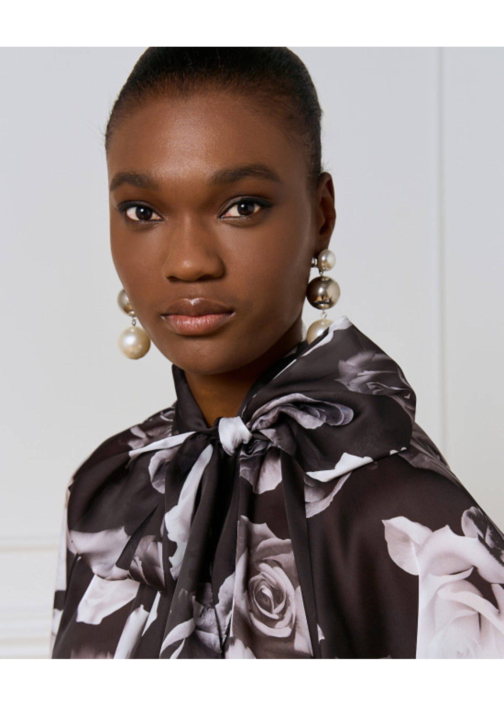 ACCESS ABEE BLOUSE WITH ROSE 5421670009 BLACK WHITE