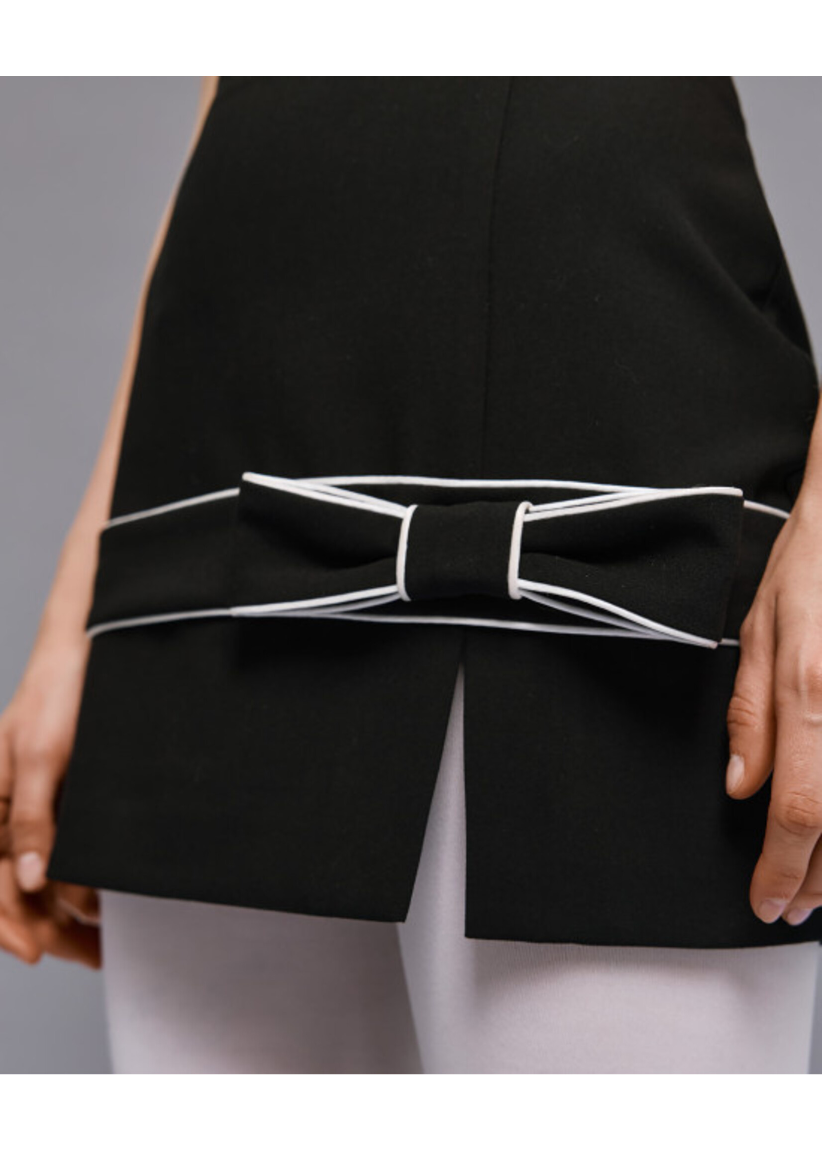 ACCESS ABEE MINI SKIRT WITH PIPING AND BOW 54-6000-159 BLACK/WHITE