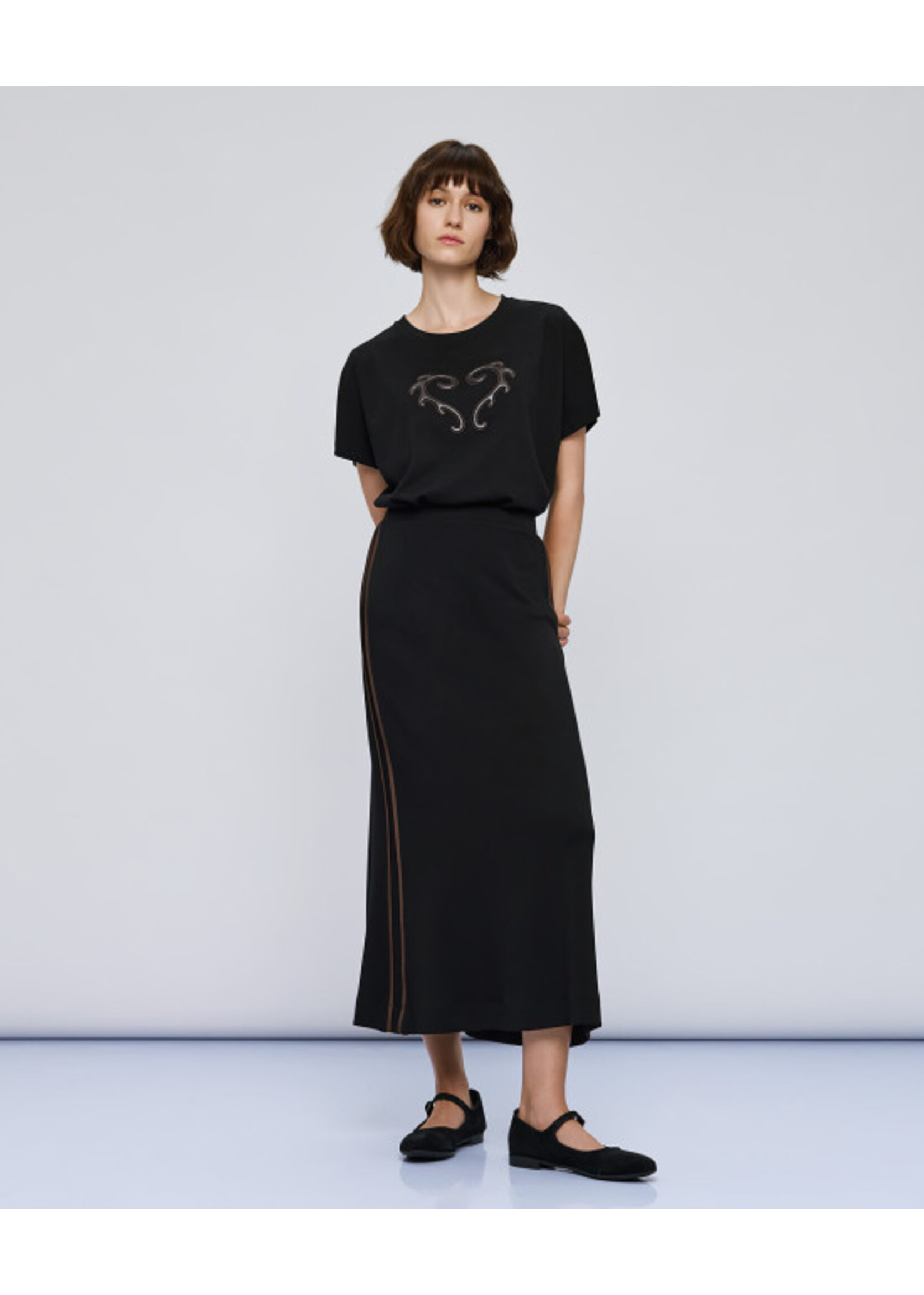 ACCESS ABEE T-SHIRT WITH EMBOSSED DETAIL BLACK 54-2152-712