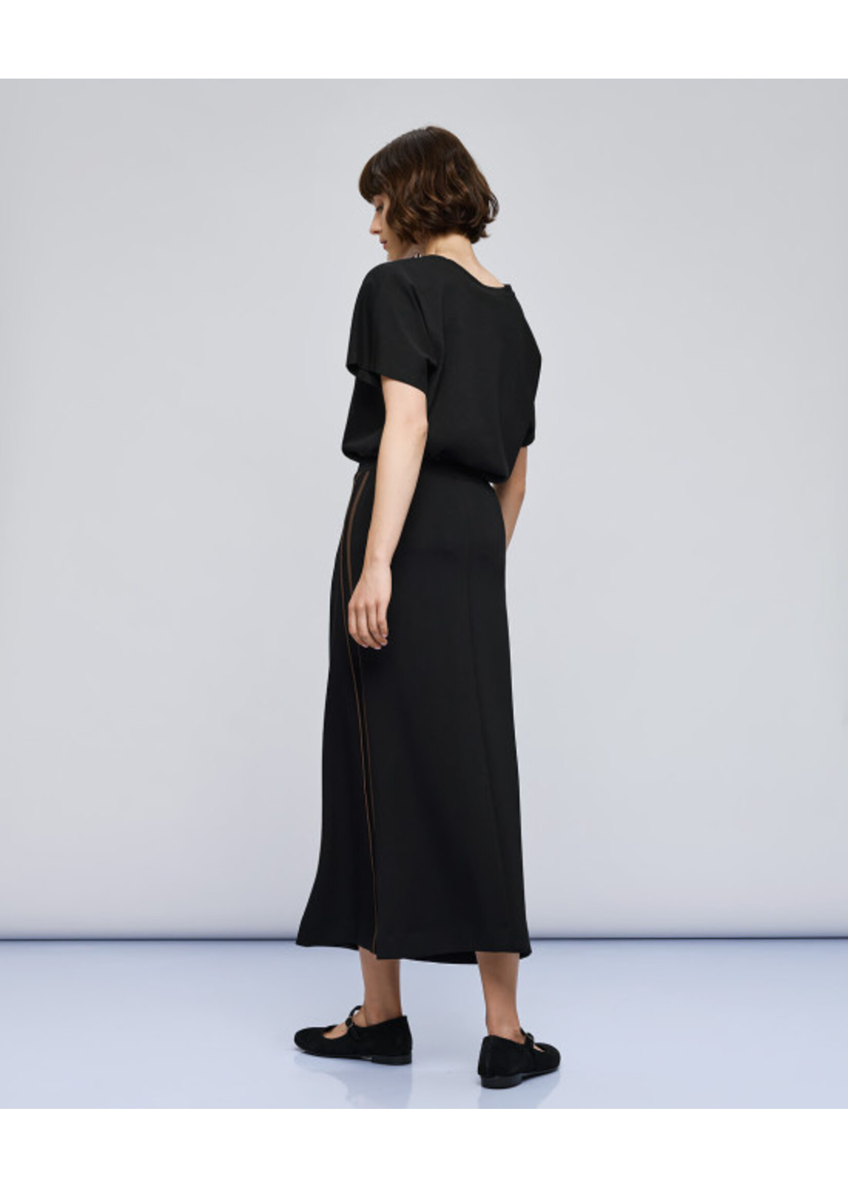 ACCESS ABEE T-SHIRT WITH EMBOSSED DETAIL BLACK 54-2152-712