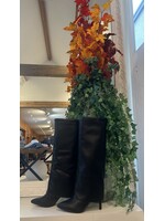 ZWARTE LAARZEN RECHT MODEL