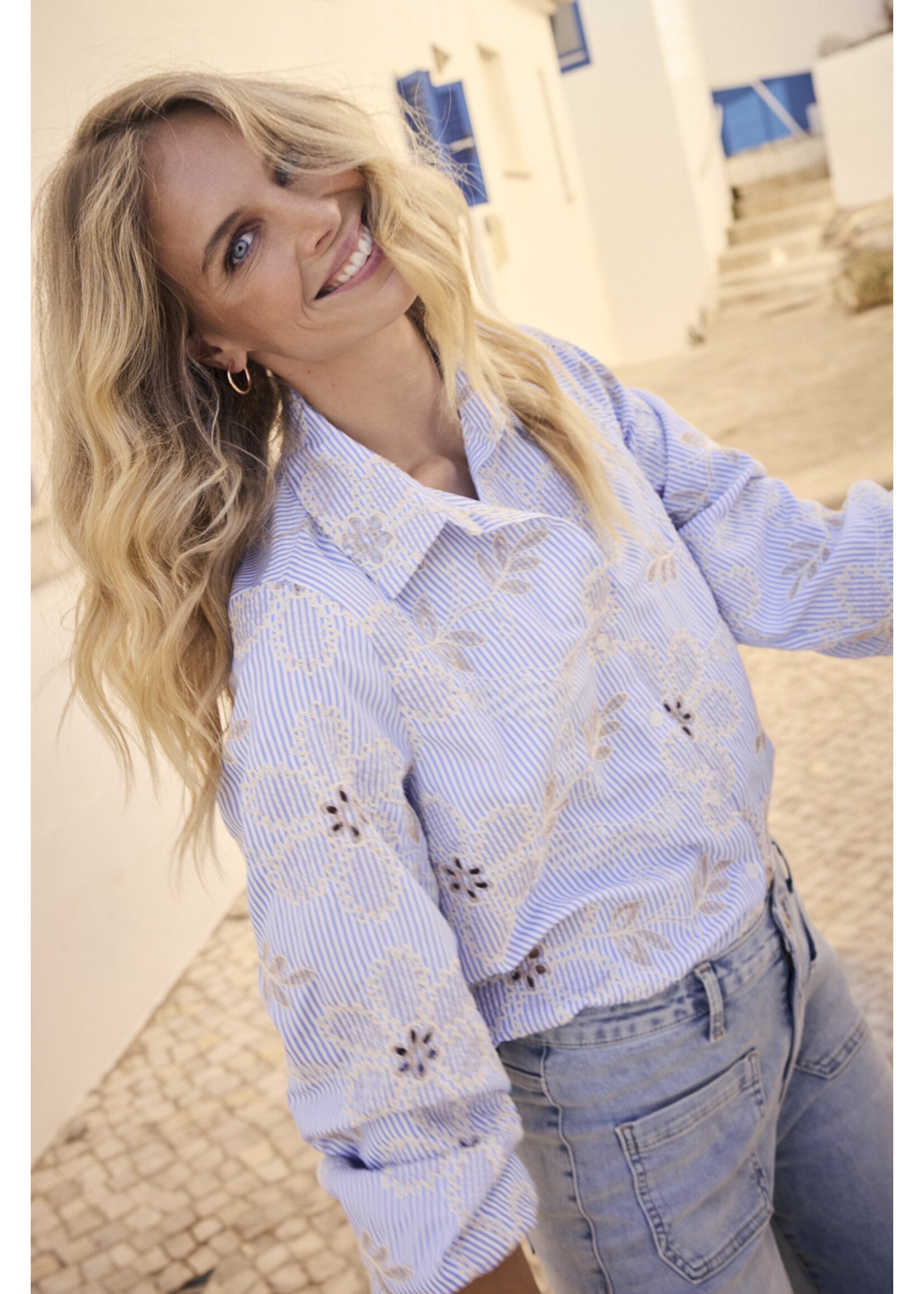 Tramontana FLOWER EMBROIDERY BLOUSE BREEZY BLUE C41-19-301