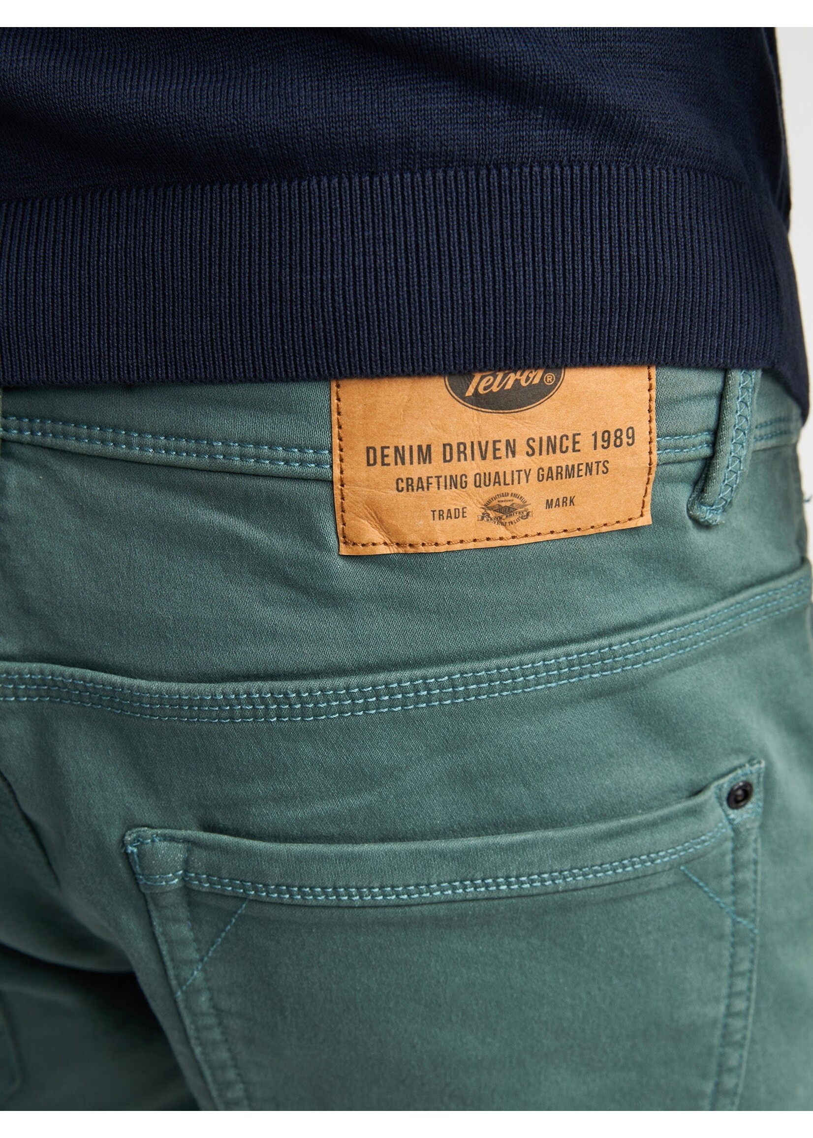 PETROL INDUSTRIES JACKSON GEKLEURDE DENIM SHORT M-ROS-SHO005/6180