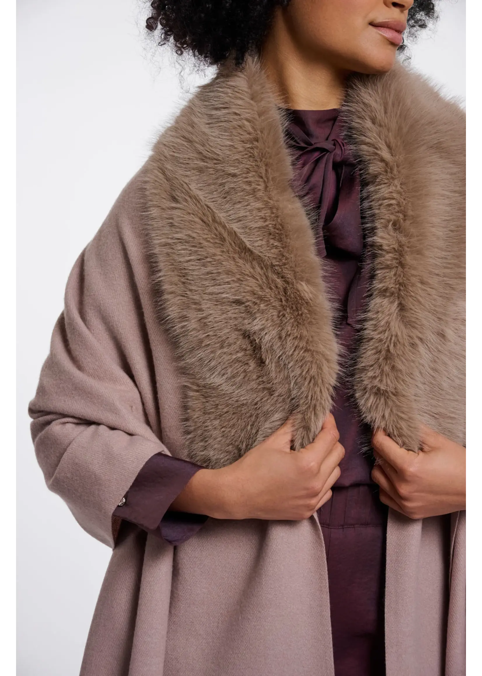 RINO & PELLE WENDY CAPE WITH FAUX FUR MOCHA LATTE 7002611/11100