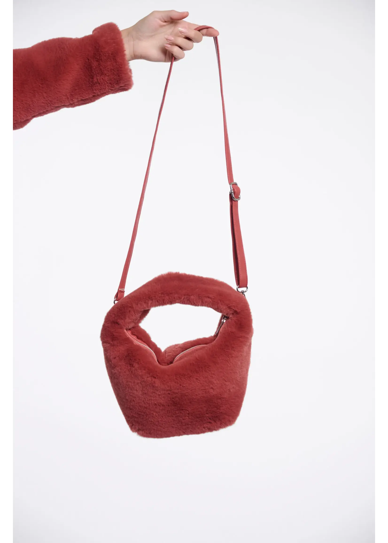 RINO & PELLE SMALL FAUX FUR CROSSBODY RED CHERYL.7002611