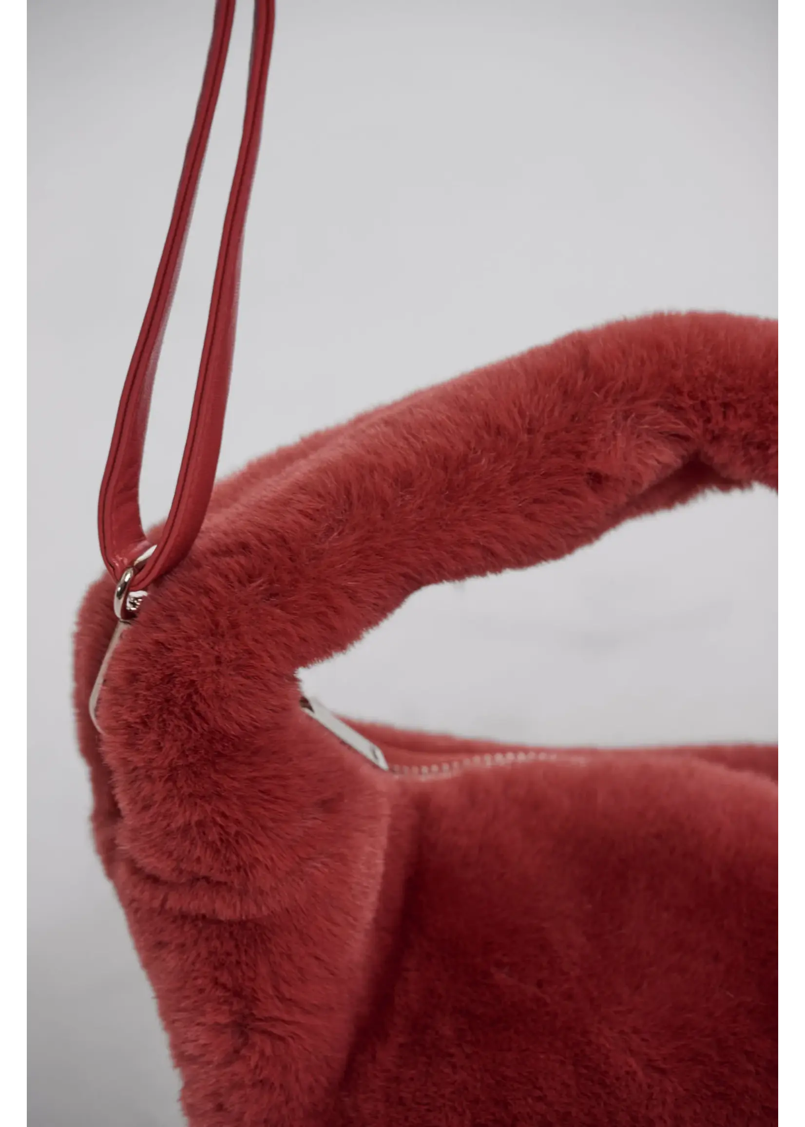 RINO & PELLE SMALL FAUX FUR CROSSBODY RED CHERYL.7002611
