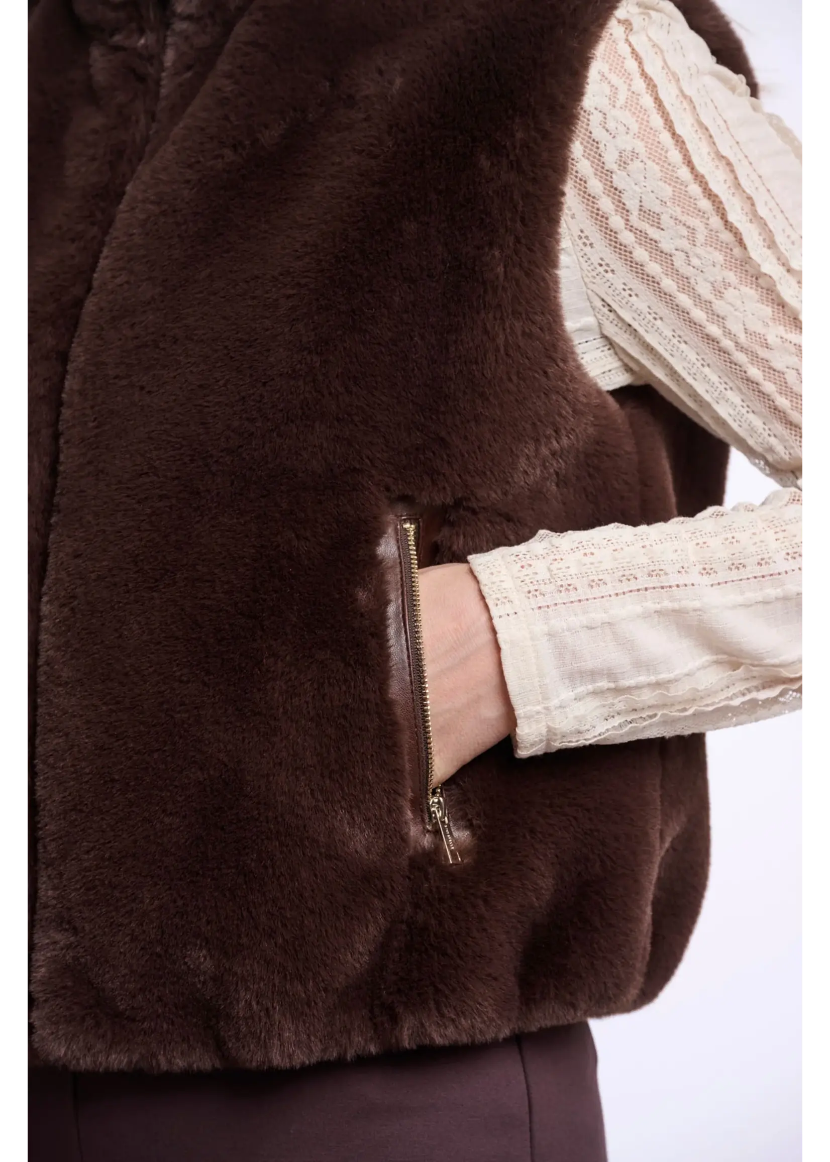 RINO & PELLE SHORT FAUX FUR WAISTCOAT COFFEE ROAST NIKKI.7002611