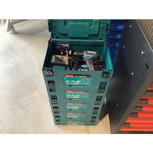 Makita Makita schroef boormachine incl 2 18v 3amp accu’s en lader