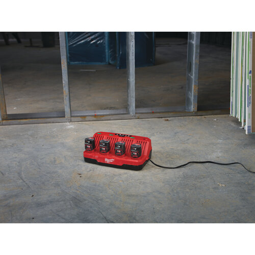 Milwaukee M12 C4 M12 4 bay lader