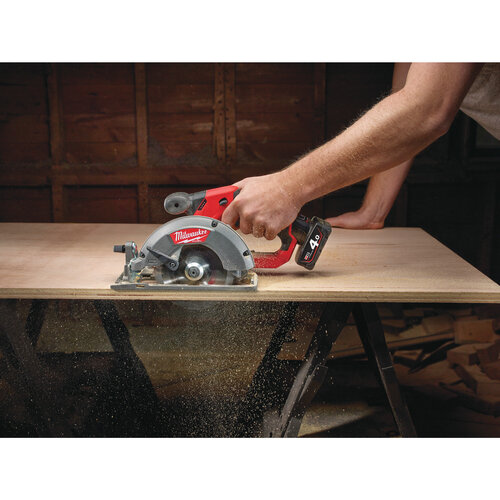 Milwaukee M12 CCS44-402C M12 FUEL compactcirkelzaagmachine