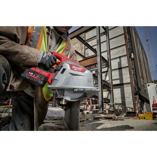 Milwaukee M18 FMCS66-121C M18 FUEL  metaal cirkelzaagmachine met 66 mm zaagdiepte