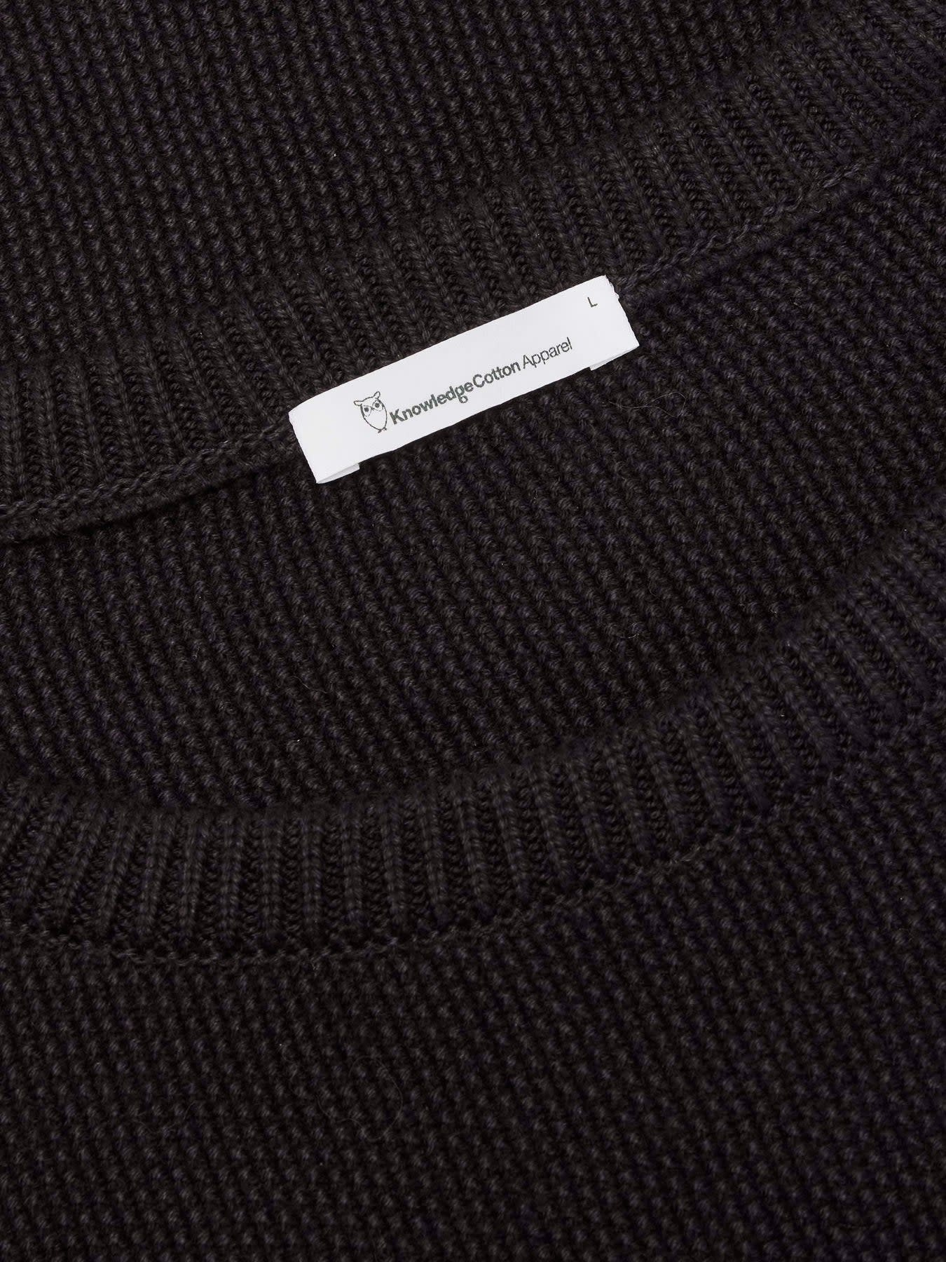 KnowledgeCotton Apparel KnowledgeCotton, Pique Badge Knit O-Neck, black jet, XL