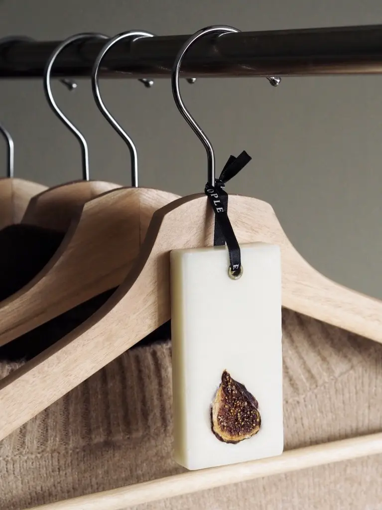 Eleven People Eleven People, Closet Wax Bar, green foliage/fig/amber, single