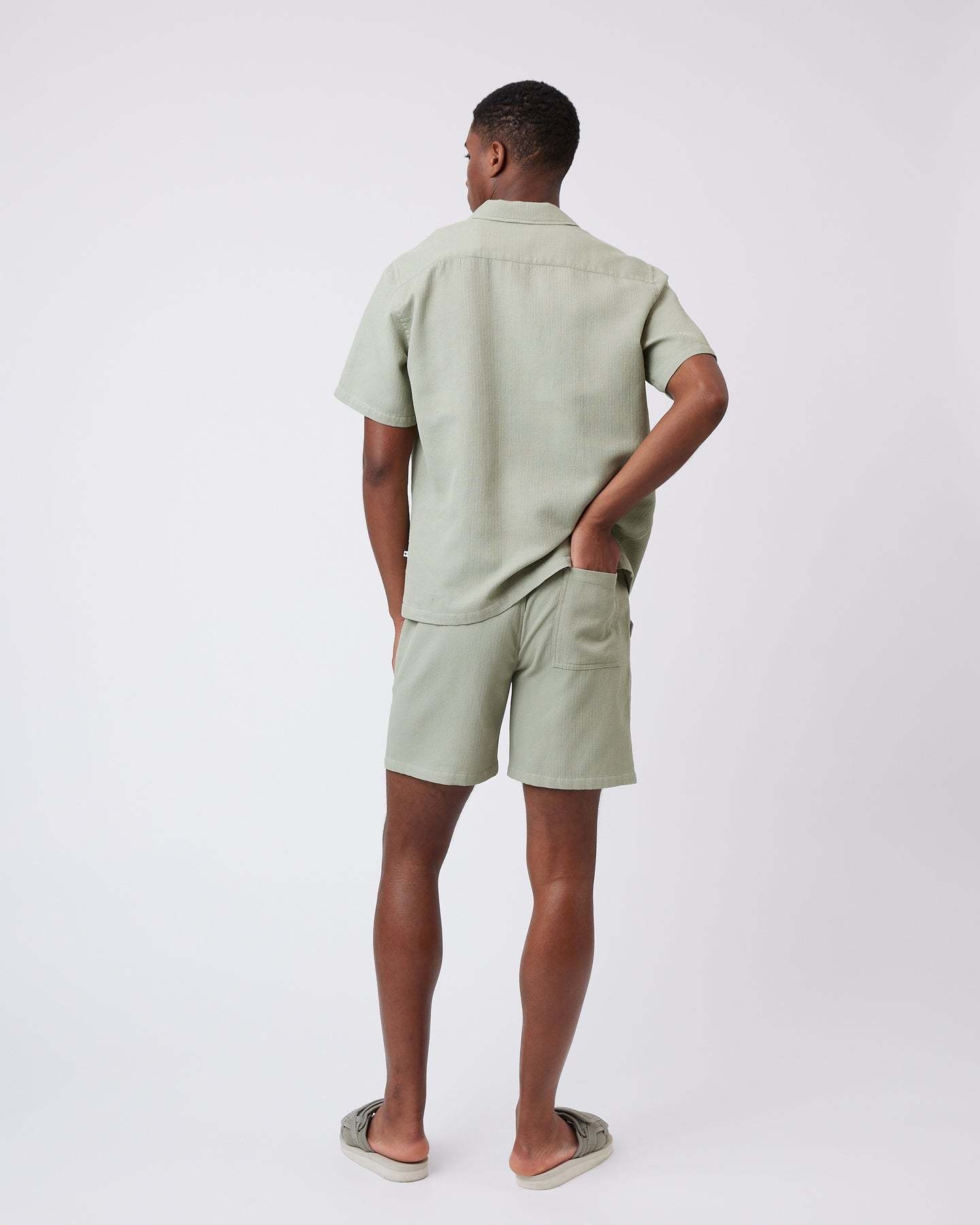 Minimum Minimum, Jennus Shorts, tea, L