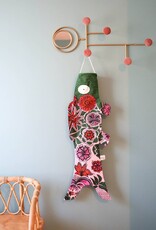 Madame Mo Madame Mo, Koinobori, pink blossom