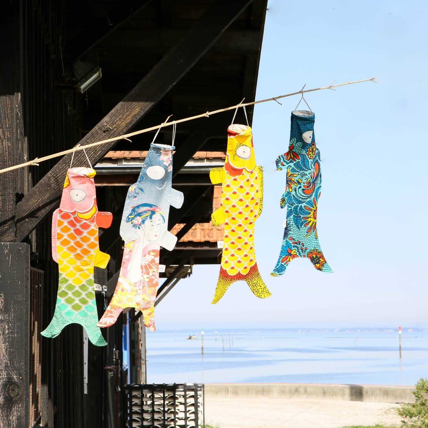 Madame Mo Madame Mo, Koinobori, tattoo geisha