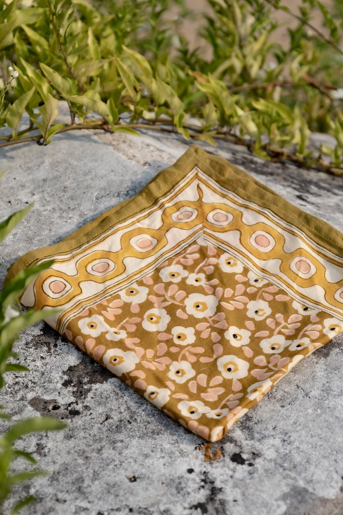 Love Explorers Love Explorers, 70s Flower Scarf, khaki