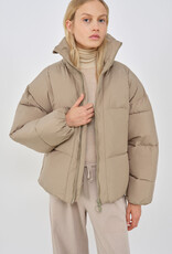 Embassy of Bricks and Logs Embassy of Bricks and Logs, Zonza Puffer, pale olive, M