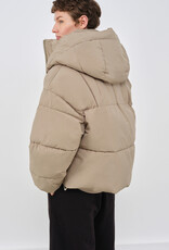 Embassy of Bricks and Logs Embassy of Bricks and Logs, Zonza Puffer, pale olive, M