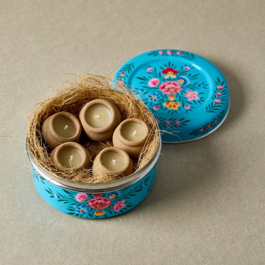 Dalit Goods Co Dalit Goods, Handbemalter Behälter mit 5 Dalit-Kerzen, blau